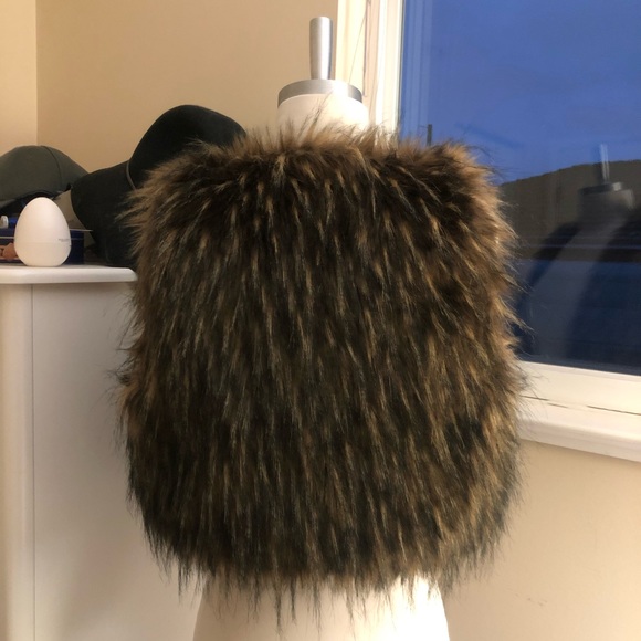 F21 Faux Fur Vest - Picture 2 of 3
